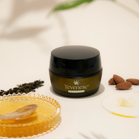 Tevenere’s Lifting & Firming Mask - Picture 8 of 12